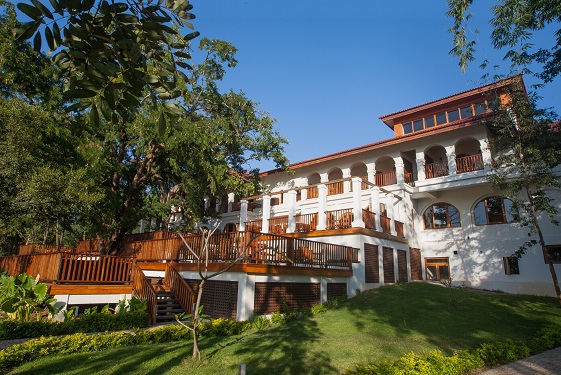 /Media/images/sanctum inle resort restaurant.jpg